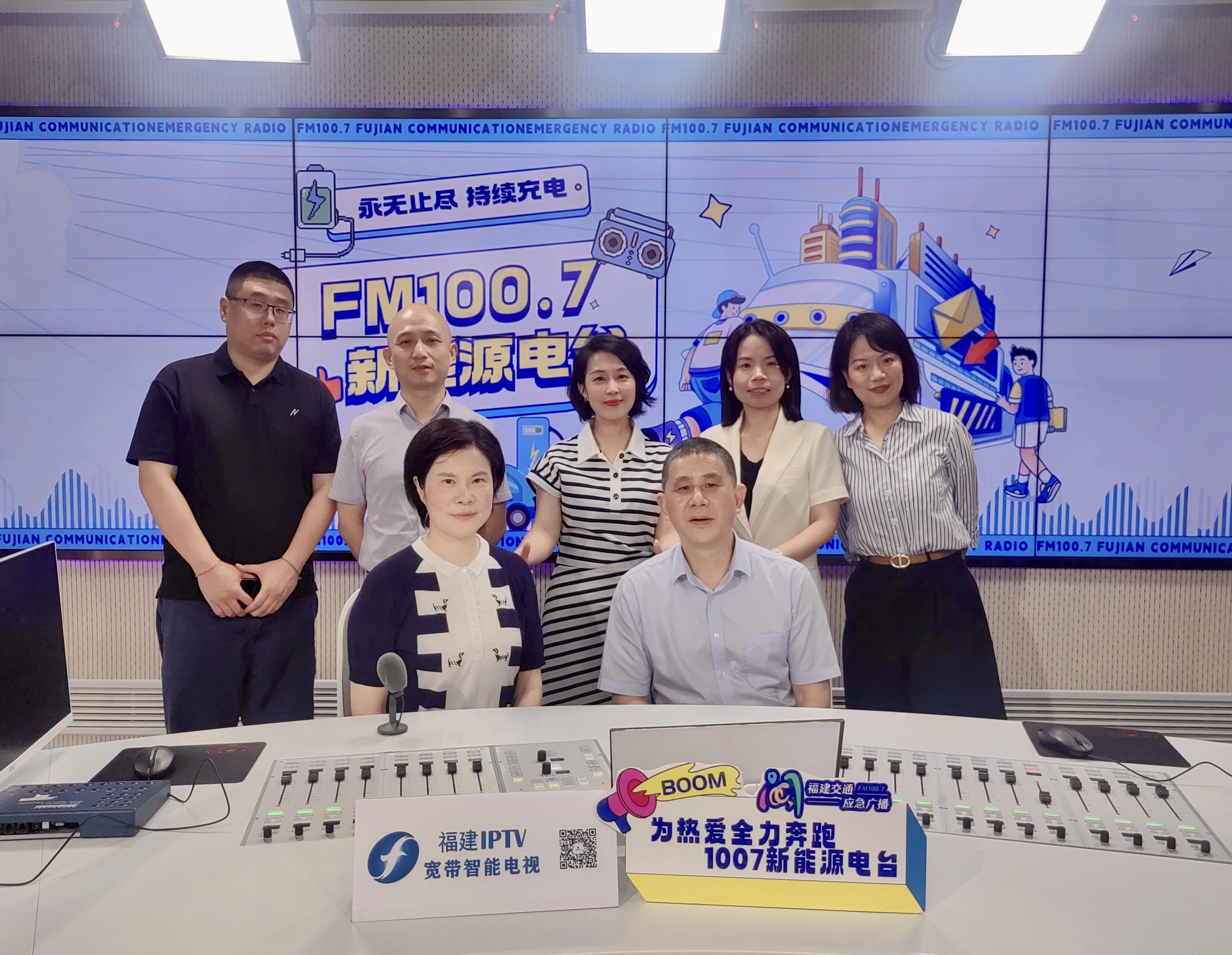 参观FM100.7.jpg